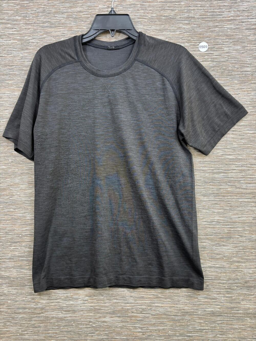 Lululemon Shirt Mens Size M Gray Metal Vent Tech Short Sleeve Gym Running EUC